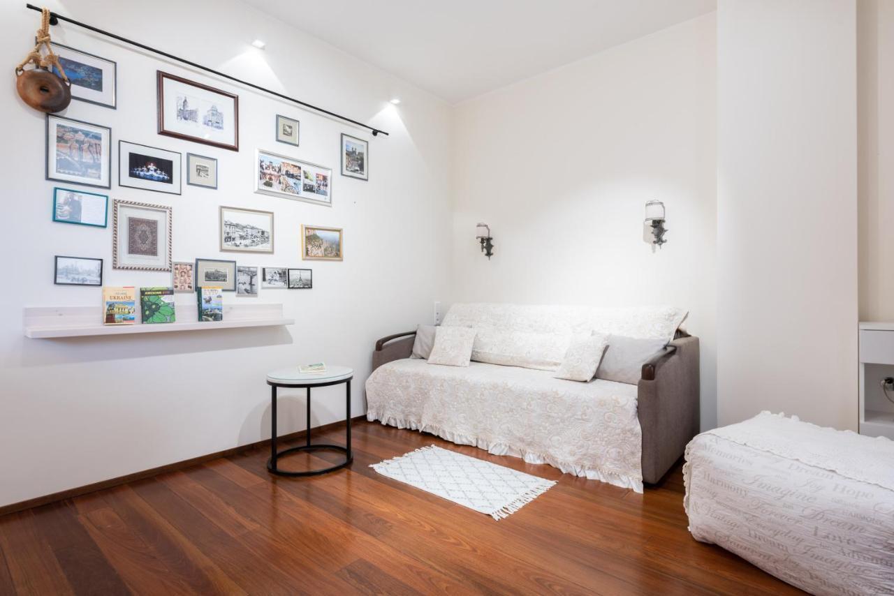 Your Home Away From Home Київ Екстер'єр фото
